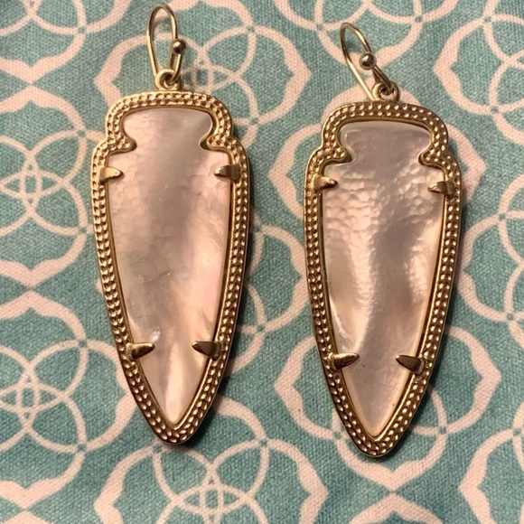 Discontinued Kendra Scott sky’s in mother of pearl - Picture 3 of 3